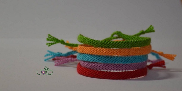 How to Make a Candy Stripe Friendship Bracelet (with Pictures)